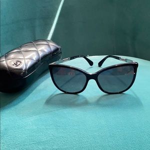 Amazing black Chanel sunglasses!